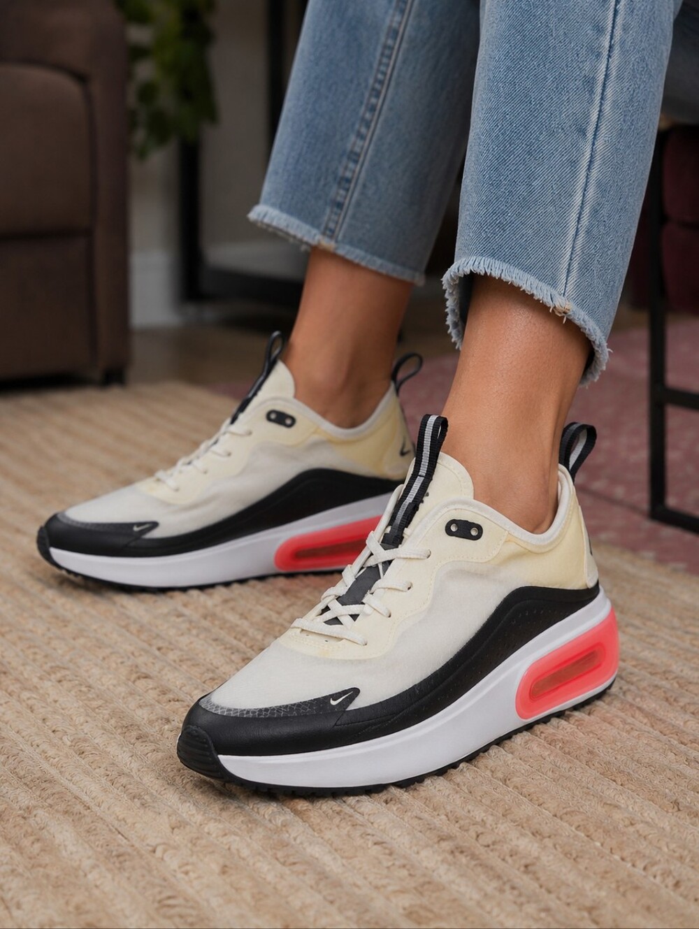 Nike Air Max Dia Women's Size 9.5 White Black Bright Crimson Sneakers AR7410-101
